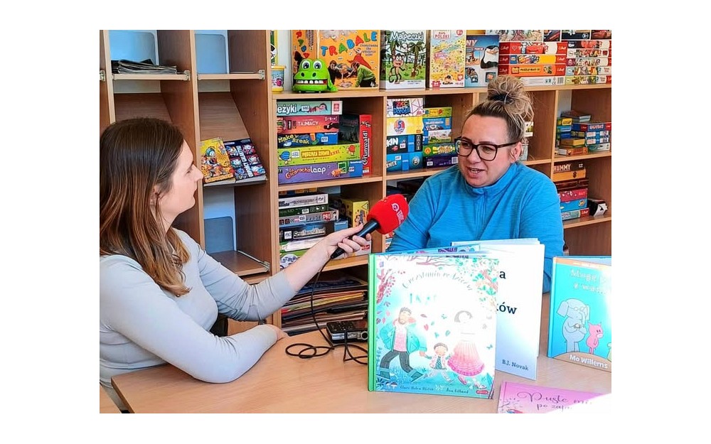 Na zdjęciu Gosia w trakcie rozmowy z dziennikarką Radia Koszalin