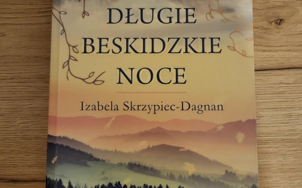 na zdjęciu książka
