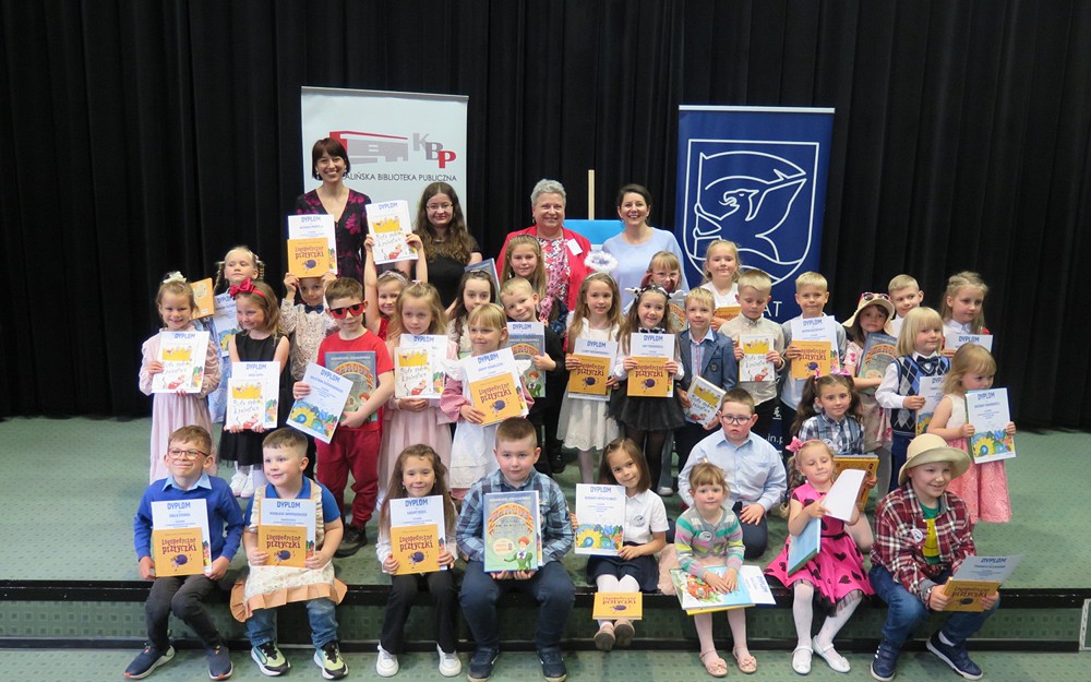 Zdjęcie grupowe uczestników Powiatowego przeglądu recytatorskiego dla przedszkolaków "Małgorzatki"