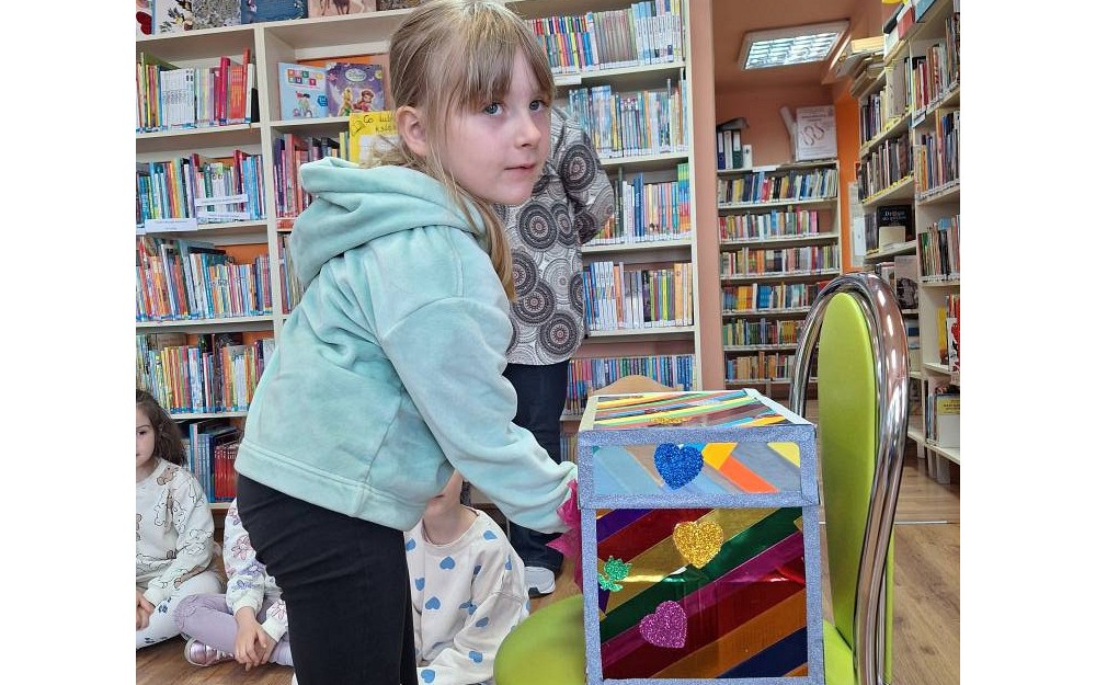 Biblioteka. Lubie tu być...Magiczna skrzynka bajek