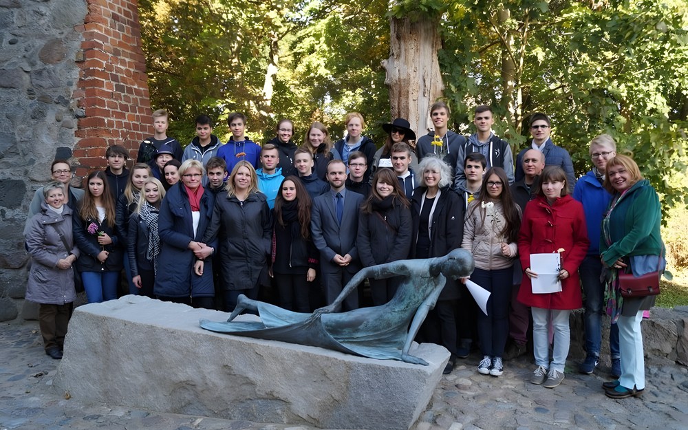 „Aby świat się dowiedział... Damit die Welt es erfährt...”