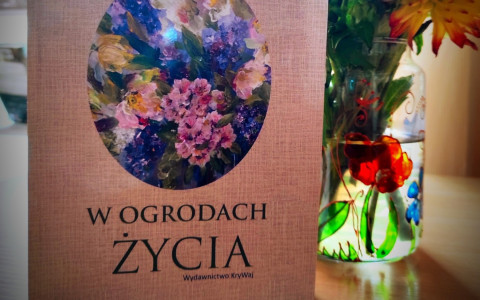 Tomik poezji autorstwa Stanisławy Schreuder pt. W ogrodach życia