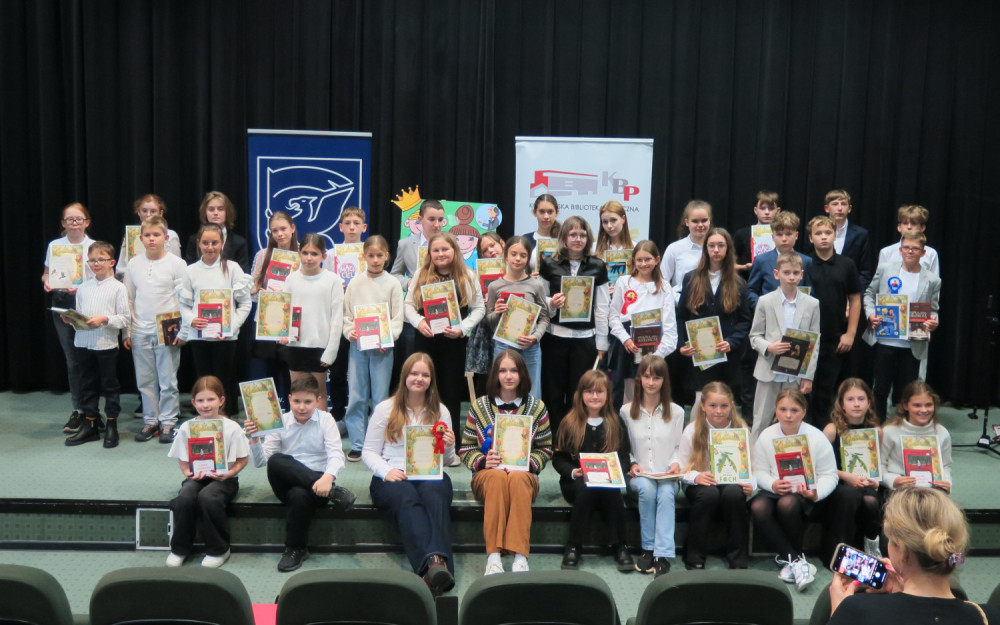 Finaliści powiatowego konkursu "Wybieramy Mistrza Pięknego Czytania" 2025