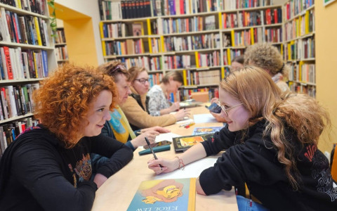 Słuchaczki Cosinus w czasie układania alternatywnego zakończenia historii