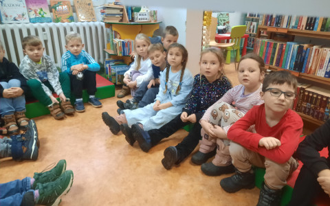 Przedszkolaki w bibliotece