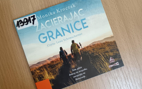 Na zdjęciu audiobook Zacierając granice