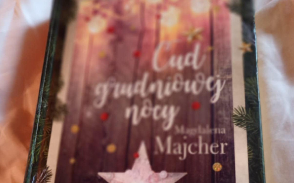 Na zdjęciu książka Magdaleny Majcher Cud grudniowej nocy