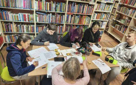 Gazetka Głos dziecięcy podczas pracy nad kolejnym numerem