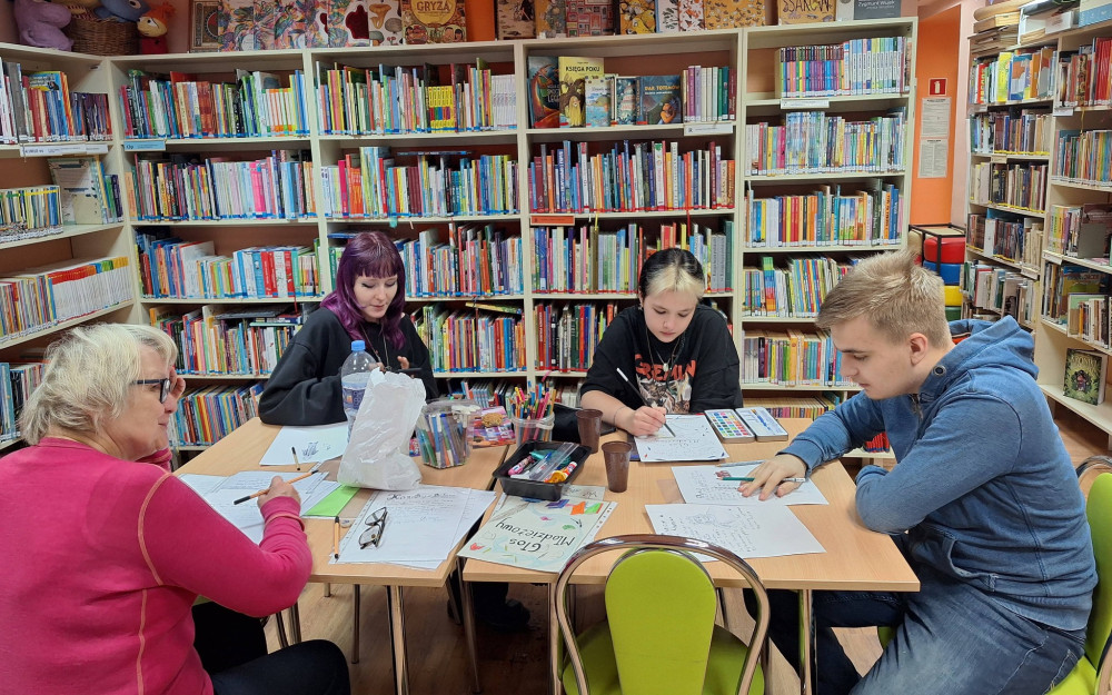 Spotkanie w Filii nr 3 naszych dzinnikarzy, redaktroów gazetki "Głos dziecięcy"