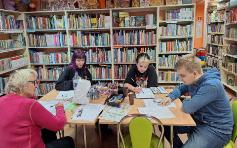 Spotkanie w Filii nr 3 naszych dzinnikarzy, redaktroów gazetki "Głos dziecięcy"