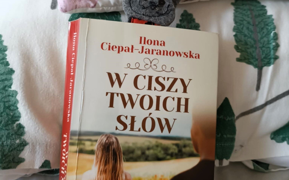 Na zdjęciu książka W ciszy twoich słów