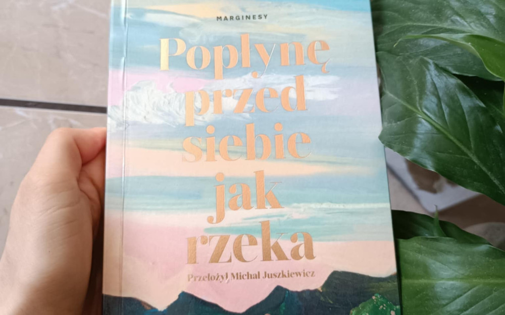 Na zdjęciu książka Popłynę przed siebie jak rzeka