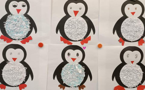 Na zdjęciu pingwiny wykonane przez dzieci.