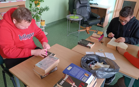 Porządkowanie materiałów wytypowanych do selekcji.