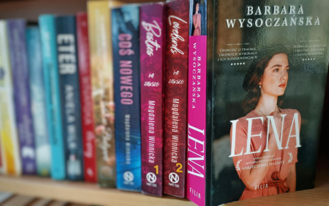 Na zdjęciu książka Lena.