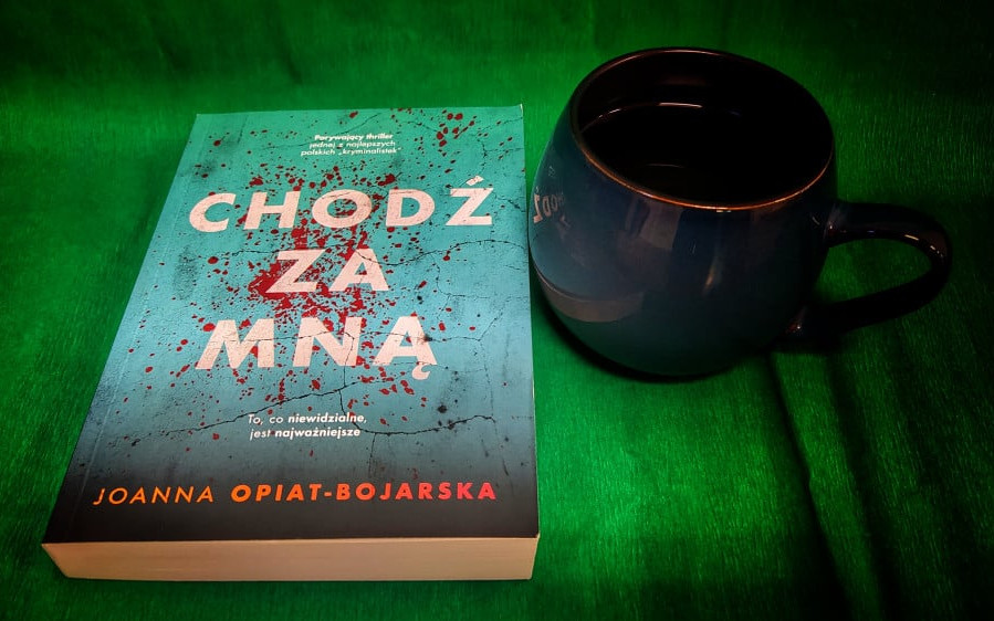 Na zdjęciu książka Chodź za mną