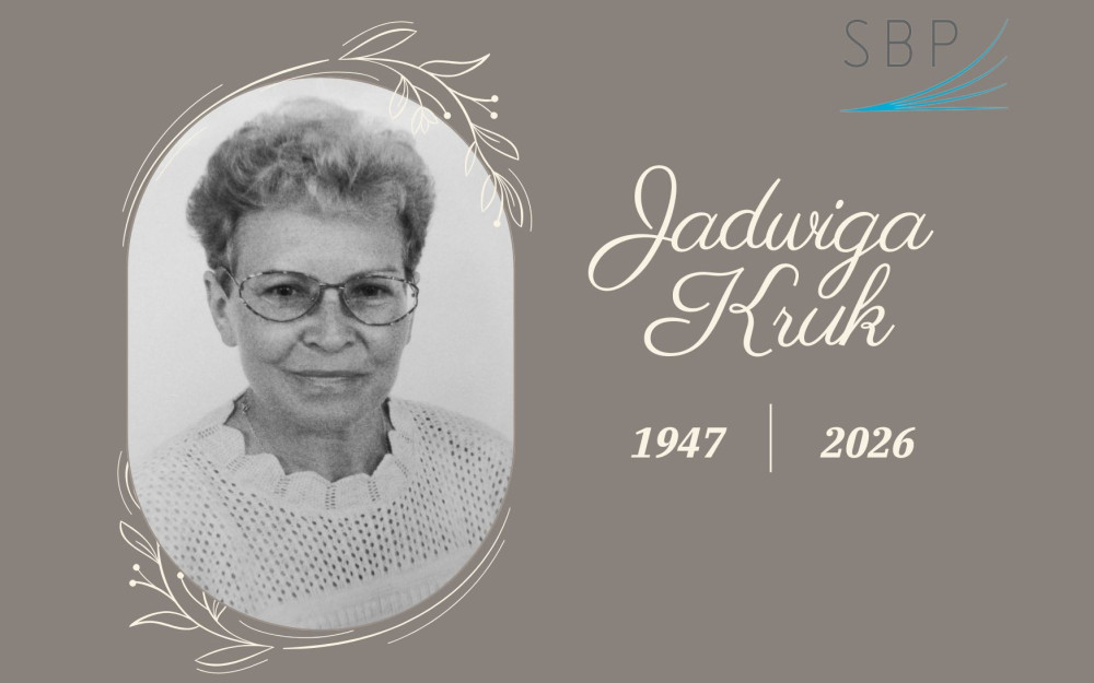 Klepsydra, z lewej strony czarno-białe zdjęcie, a po prawej napis: Jadwiga Kruk 1947-2026