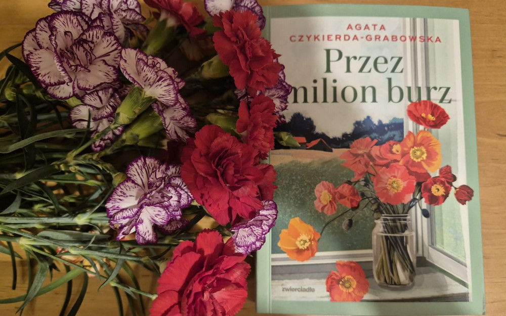 Książka Przez milion burz.