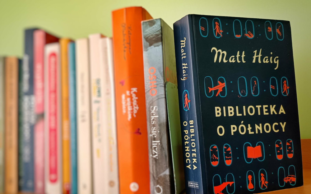 Na zdjęciu książka Biblioteka o północy