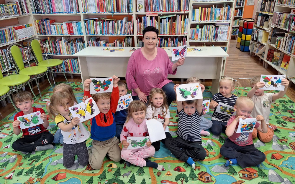„Niedźwiedź łowca motyli” i Niepubliczne Przedszkole Kamyczek