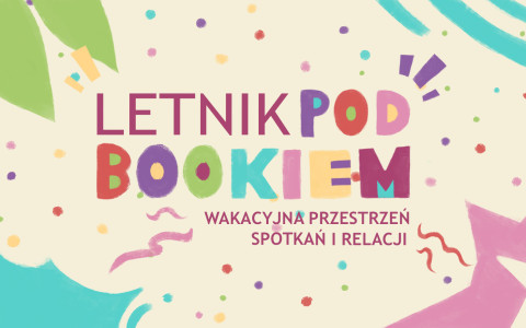 Grafika z kolorowym napisem „LETNIK POD BOOKIEM. WAKACYJNA PRZESTRZEŃ SPOTKAŃ I RELACJI” na jasnokremowym tle z pastelowymi elementami. Opis wygenerowany przy użyciu AI.