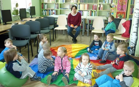 Najmłodsi w bibliotece