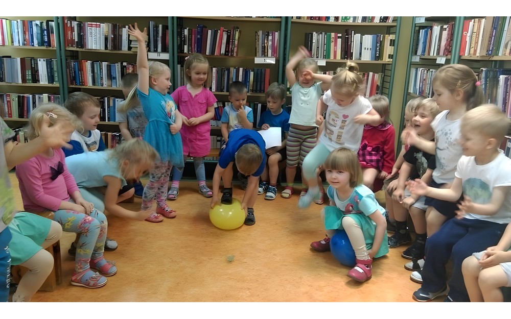 Stokrotki w bibliotece