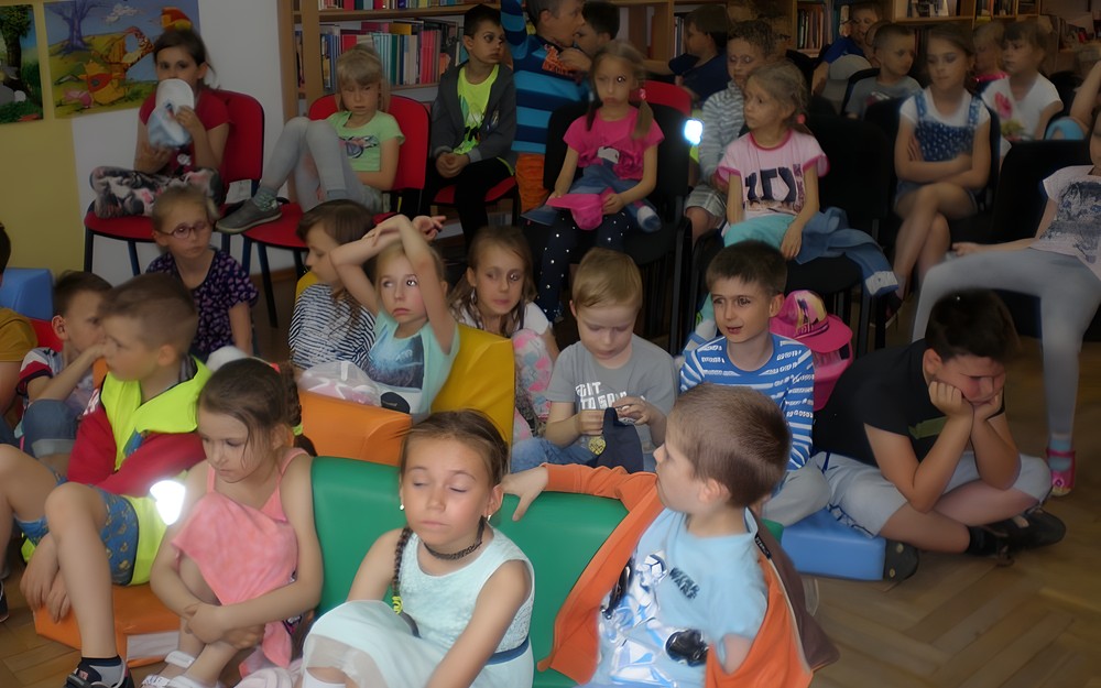 TYDZIEŃ BIBLIOTEK - „CIEKAWI GOŚCIE W BIBLIOTECE - PAN STRAŻAK”