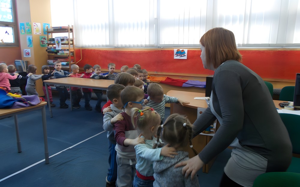 Dzieci gromadzą się wokół zimowej ilustracji