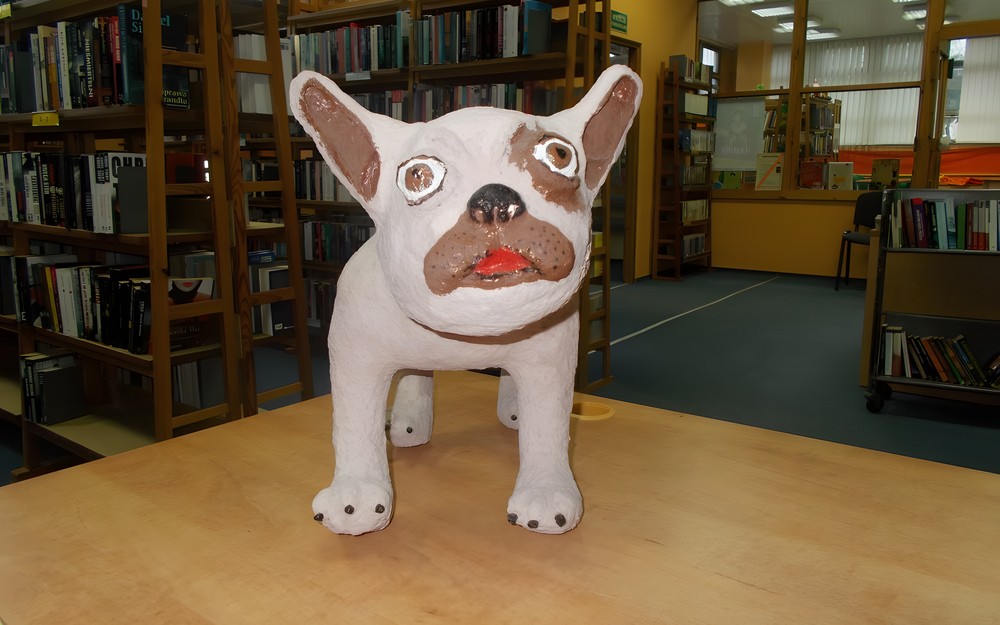 Pies wykonany techniką papier-mache