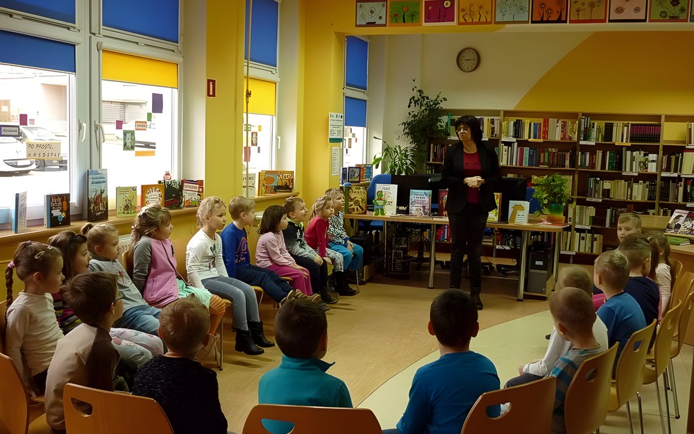 Powitanie i przegląd książek rozpoczęły spotkanie