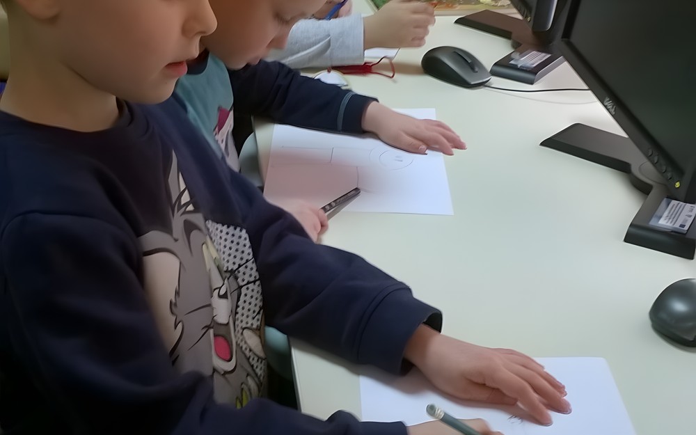 Dzieci tworzą portrety swoich dziadków