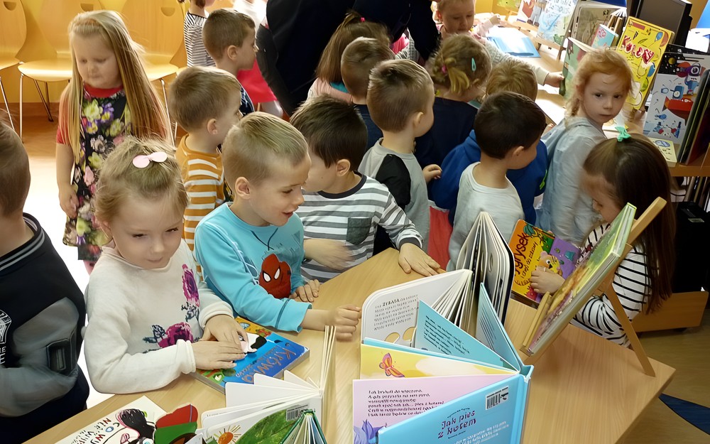 Dzieci z entuzjazmem sięgają po książki