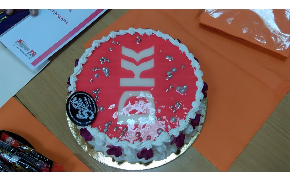 Tort urodzinowy z okazji 10- lecia MDKK