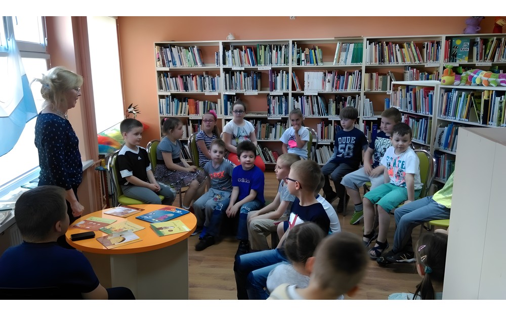 Pogadanka i prezentacja książek o różnych niebezpieczeństwach czychających na dzieci