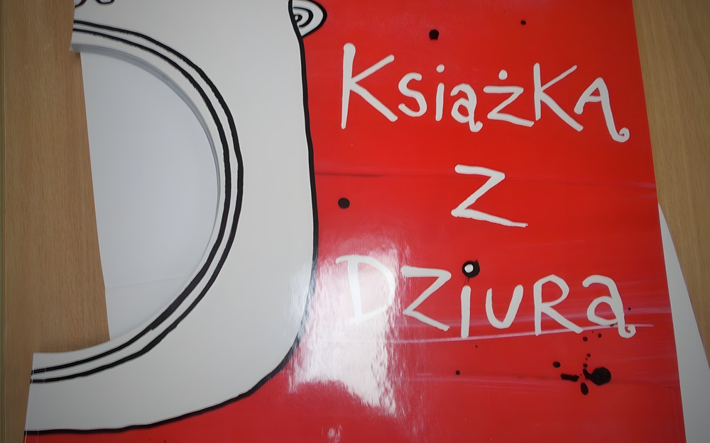 Okładka "Książka z dziurą"  Herve Tulleta