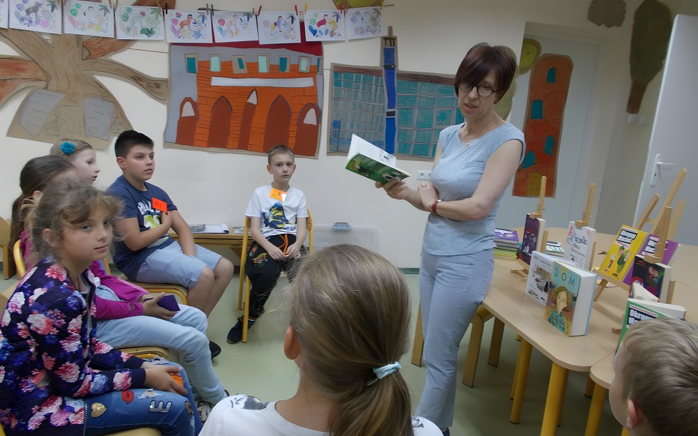 Małgorzata Strękowska-Zaremba opowiada dzieciom o swoich książkach