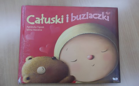 Okładka książki "Całuski i buziaczki" Agnieszki Frączek i Selmy