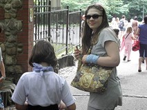 Wracamy do biblioteki leśnymi ścieżkami, odpoczywamy gdzie się da, potem na skróty...