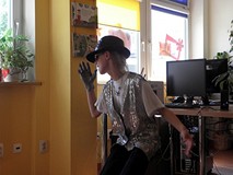 Michael Jackson w bibliotece? Nie, to tylko wielki fan Michaela - Miłosz Wróblewski