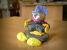 „Kamyczaki”, które dzieci wykonywały (11 sierpnia) z kamieni i plasteliny