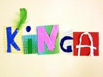 Swoją obecność na feriach w bibliotece, dzieci zaznaczyły KOLAŻEM Z IMION