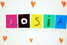 Swoją obecność na feriach w bibliotece, dzieci zaznaczyły KOLAŻEM Z IMION