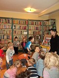 Przedszkolaki w bibliotece