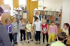 W BIBLIOTECE NA IMIENINACH