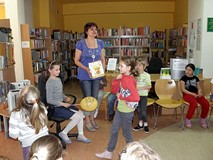 PIERWSZAKI W BIBLIOTECE