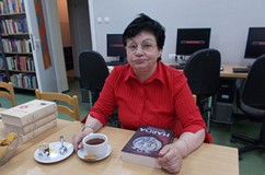 Klubowiczka i książka 