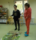 Niektórzy samodzielnie dostawiają kolejne elementy puzzli