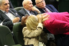 Pani Maria Hudymowa przytula wicedyrektor KBP Beatę Sawę-Jovanoską