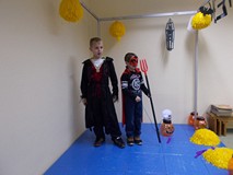 Dwie straszne postacie, oczywiście chłopcy postarali sie o przebranie